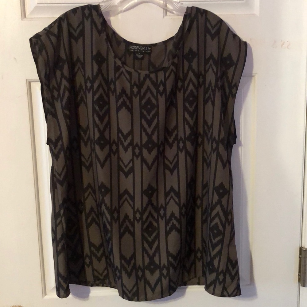 Tribal top